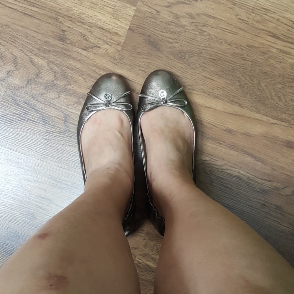 MK Metallic, greenish Gold color) Flats :sz 8 1/2 - Picture 7 of 8